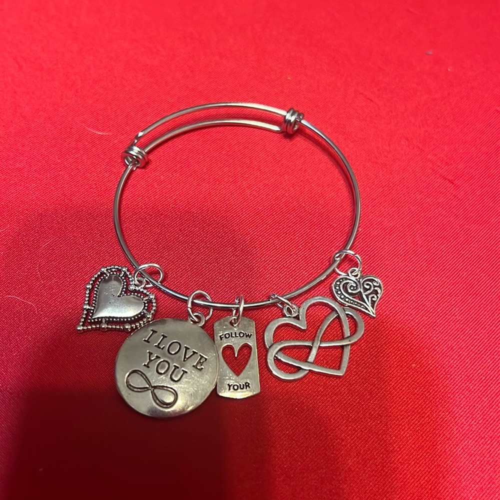 - Expandable hearts Bangle Bracelet